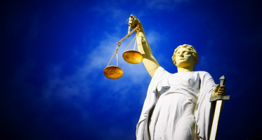 Prawo świadka do odmowy odpowiedzi na pytanie w postępowaniu karnym i wykroczeniowym